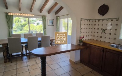 Красивая и просторная средиземноморская вилла с большими террасами.